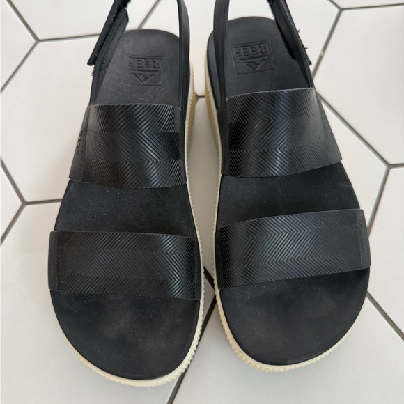 Reef Women's water vistahigher Black and Cream Platform Sandals - Picture 2 of 5